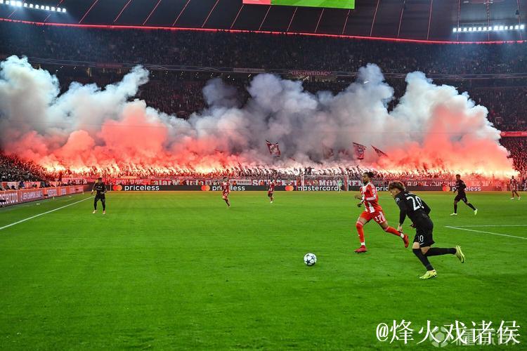 因极端球迷燃放大量烟火,拜仁或将遭受处罚 因极端球迷燃放大量烟火,拜仁或将遭受处罚